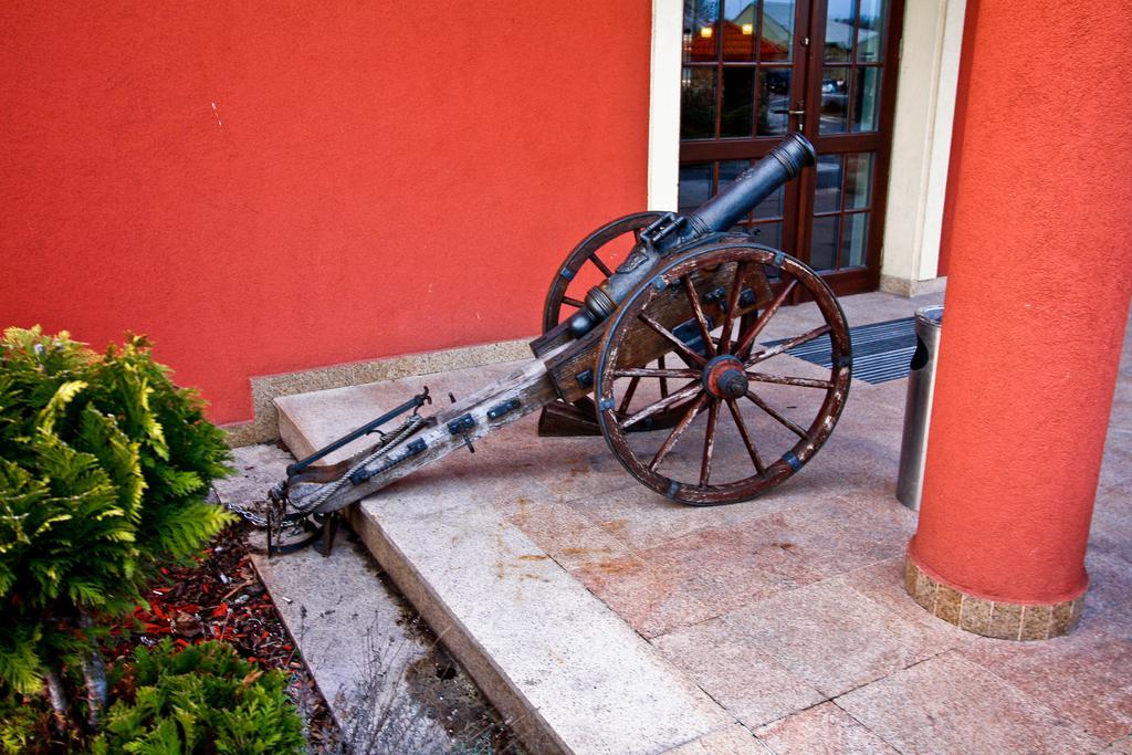 Hotel Milord Pułtusk Exterior photo